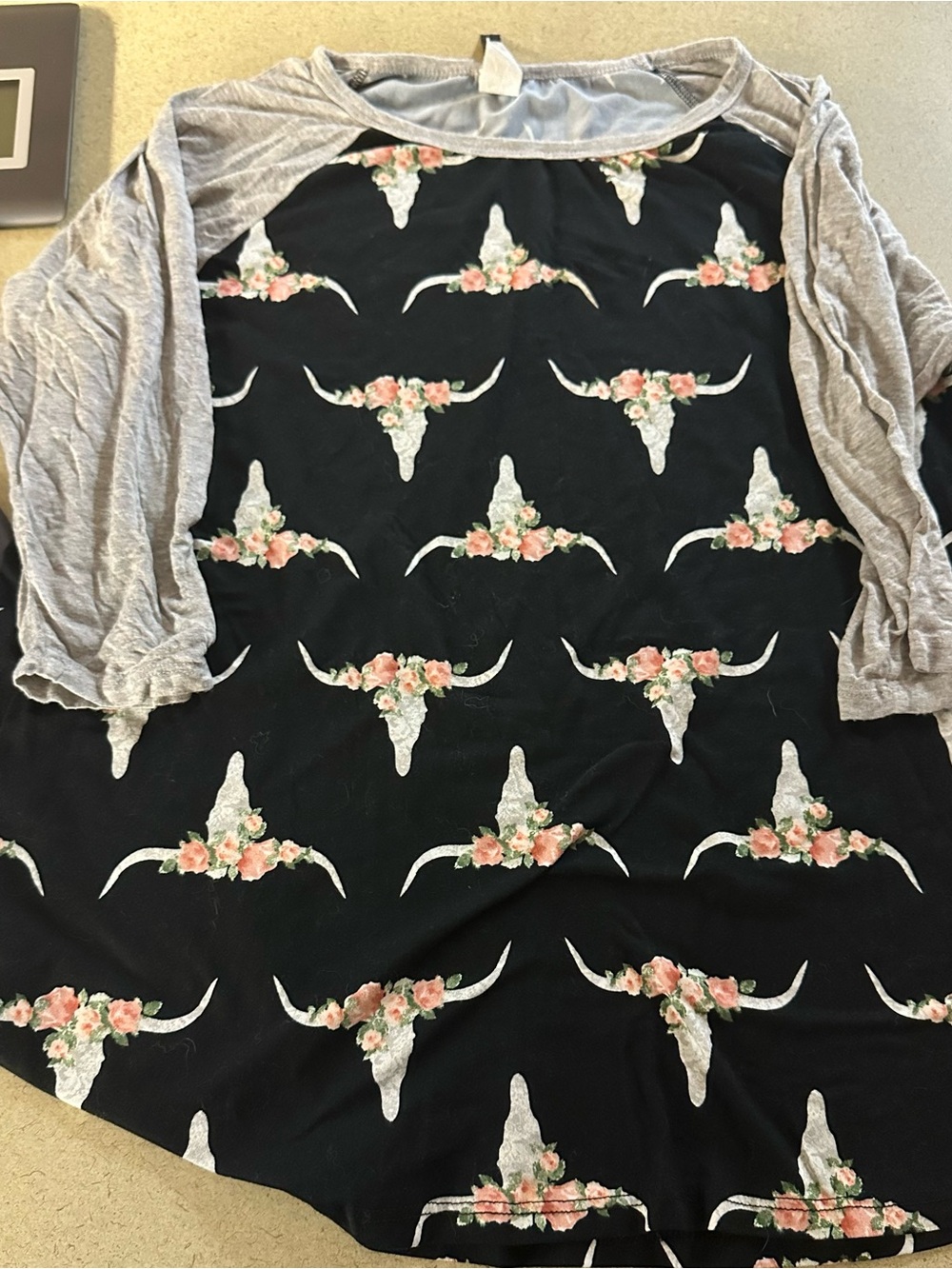 Women’s XL Black Floral Steer Skull Raglan Top